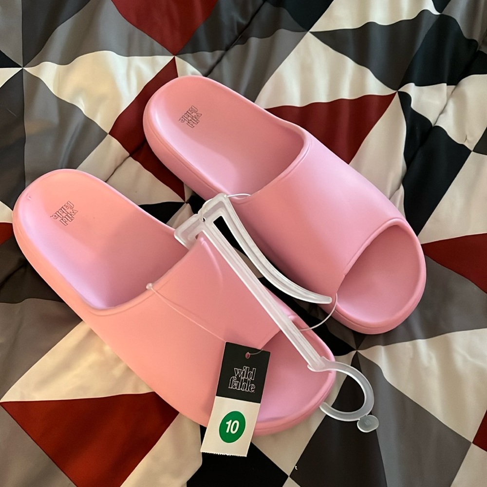 Woman pink slides 🔥